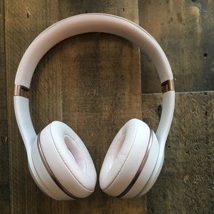 Rose Gold Wireless Beats Solo 3